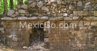 Archaeological Zone - Kanki - Mexico